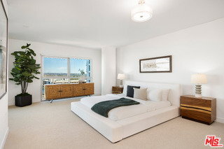 Building Photo - 13650 Marina Pointe Dr