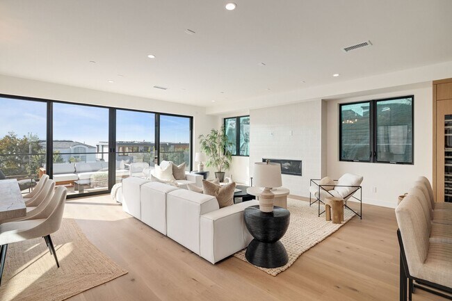 Foto del edificio - **FULLY FURNISHED** BRAND NEW CONSTRUCTION, MODERN SAND SECTION HOME W/ AMAZING OCEAN VIEWS, 2 LA...