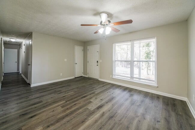 Building Photo - 300 N Meade Dr