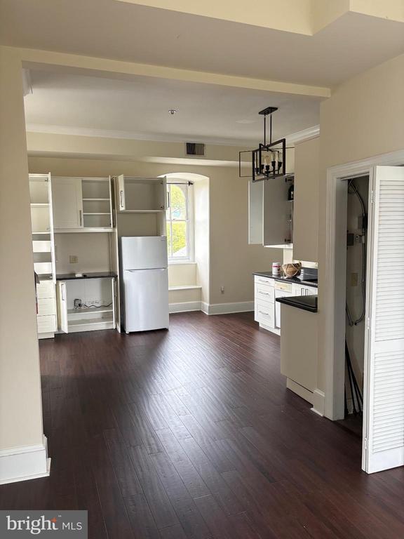 Foto del edificio - 10 N Main St