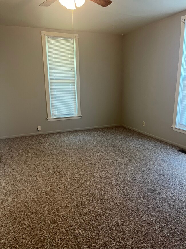 Foto del edificio - 310 S Washington St