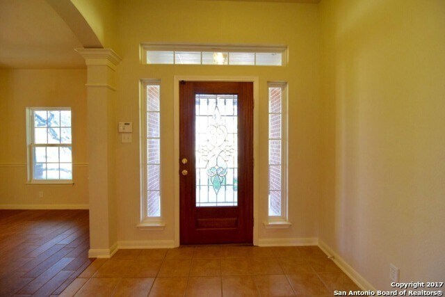 Foto del edificio - **APPLICATION RECEIVED** *COMING SOON!* Stunning Custom Home on 1.98 Acres in Gated Lantana Ridge!