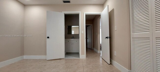 Building Photo - 4821 SW 129th Ave
