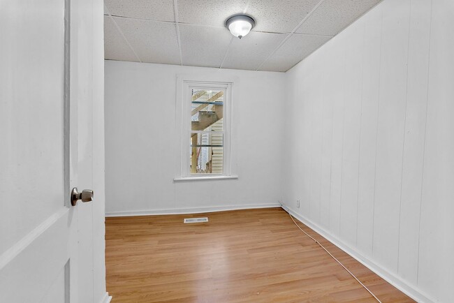 Building Photo - 126 S 4th St