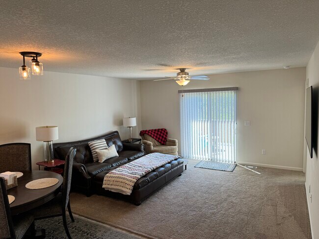 Building Photo - 1038 White Tail Ln