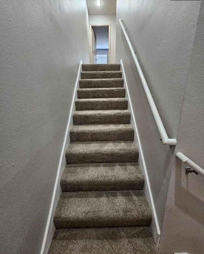 Building Photo - Great Location!!!!