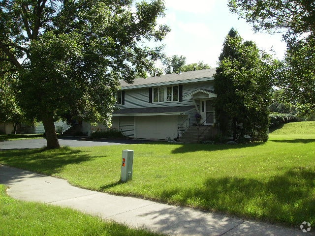 Building Photo - 9618 Utica Rd