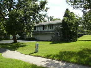 Building Photo - 9618 Utica Rd