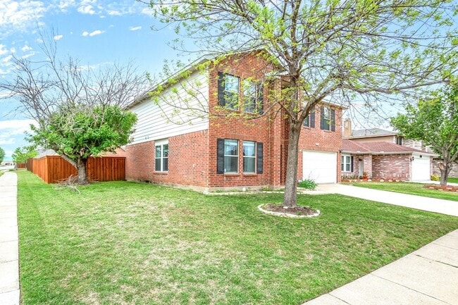 Building Photo - 2700 Peach Dr
