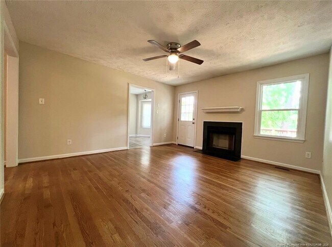 Foto del edificio - 715 Ashburton Dr