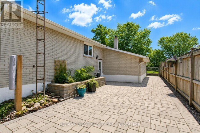 Photo du bâtiment - 908 Lynx Ave
