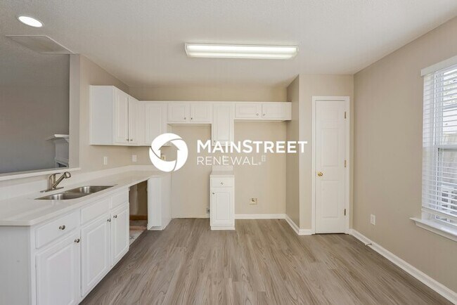 Foto del edificio - 3 Bedroom Pet-Friendly Home in McDonough, ...