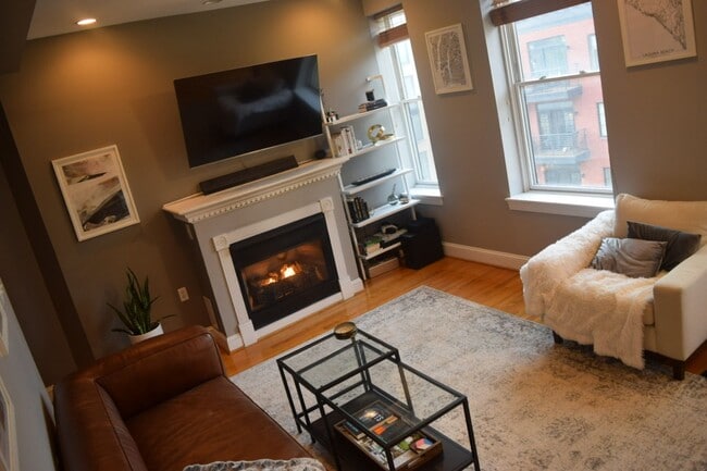 Foto del edificio - Spacious 2br/2ba + garage parking (U Stree...