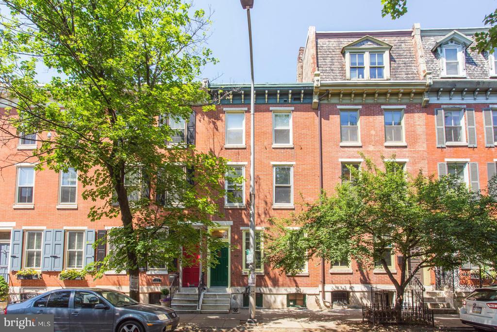Primary Photo - 2211 Pine St