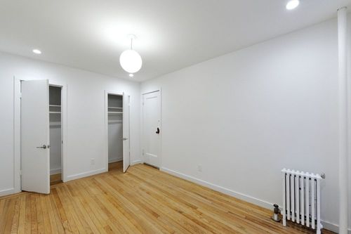Building Photo - 300 W 12th St