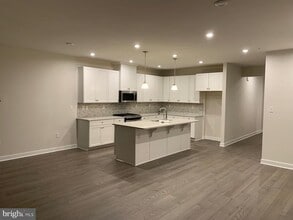 Building Photo - 256 Chase Dr