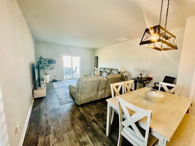 Foto del edificio - 772 El Pepino Lp