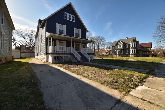 Building Photo - 355 Union St
