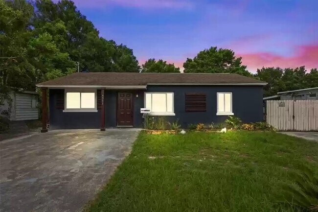 Front View_dusk - 9511 N Dartmouth Ave