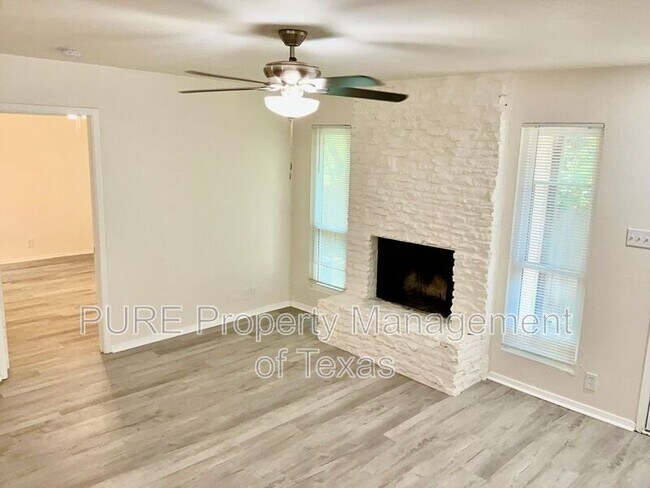 Foto del edificio - 417-418 Parkhill Cv