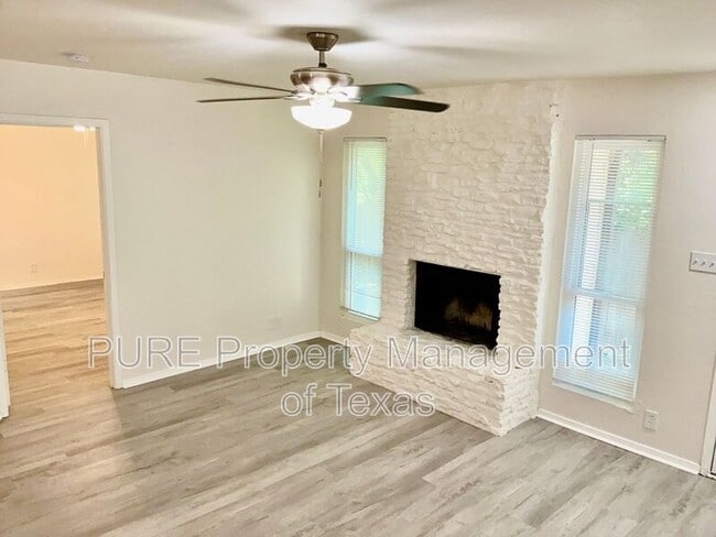 Building Photo - 417-418 Parkhill Cv