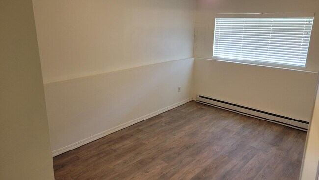 Building Photo - 419 N Rees Rd