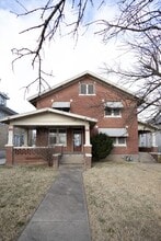 Building Photo - 427 E Cherry St