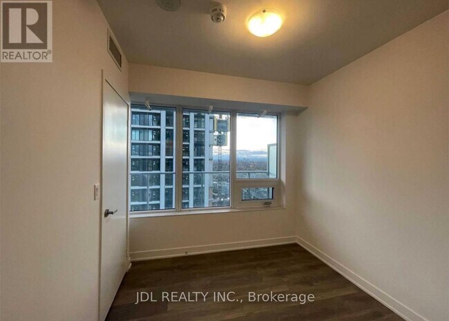 Photo du bâtiment - 99 Broadway Ave
