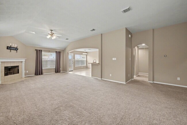 Building Photo - 10235 Mills Run Dr