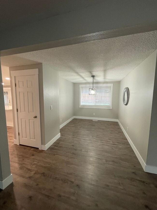 Building Photo - Newly Remodeled and updated Home near Fann...