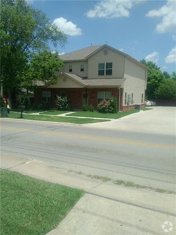Building Photo - 1524 N Leverett Ave
