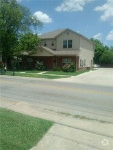 Building Photo - 1524 N Leverett Ave