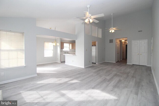 Building Photo - 617 Sea Pl
