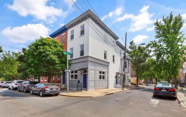Building Photo - 1916 Poplar St