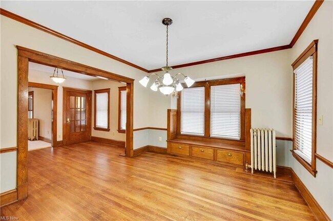 Building Photo - 1437 W Clifton Blvd