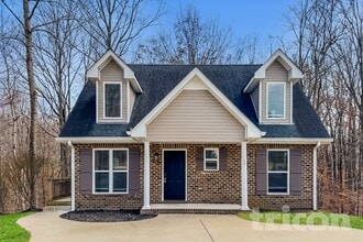 Building Photo - 1026 Chelsea Dr