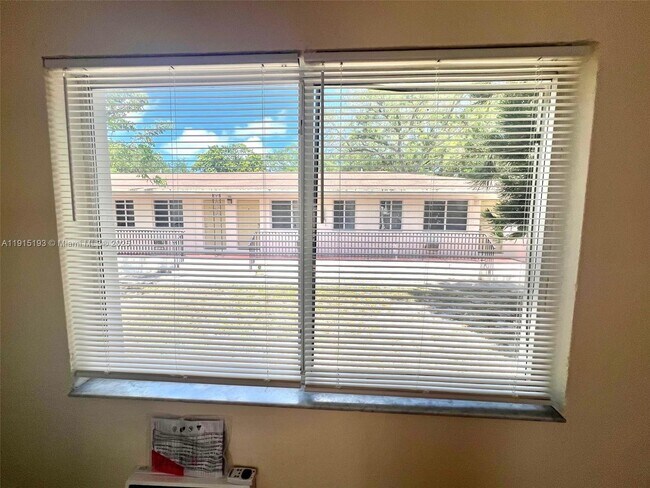 Building Photo - 690 NE 85th St