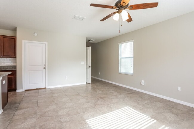 Foto del edificio - 137 Cascade Bend Dr