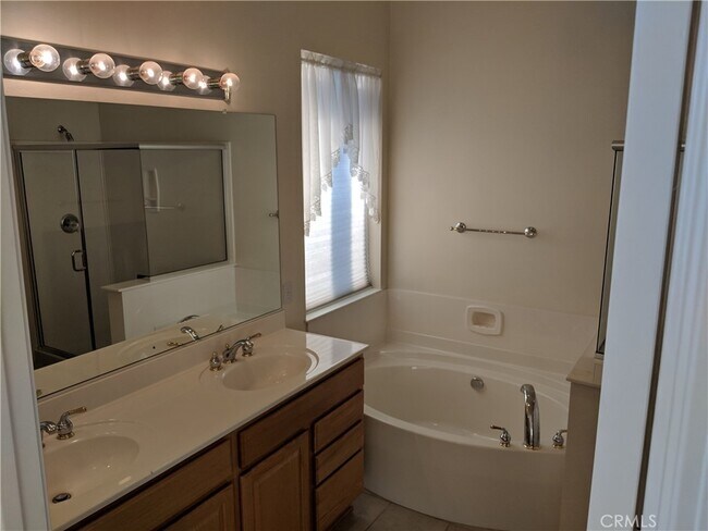 Foto del edificio - 10930 Rockaway Glen Rd