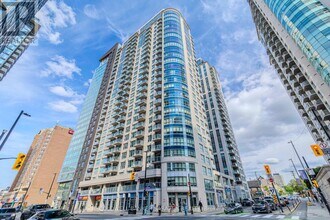 Building Photo - 242 Rideau St