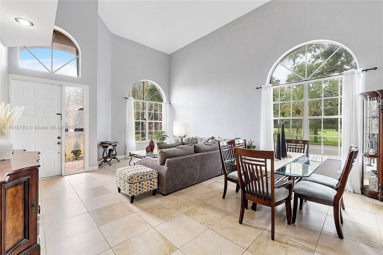 Foto principal - 1008 NW 116th Ave