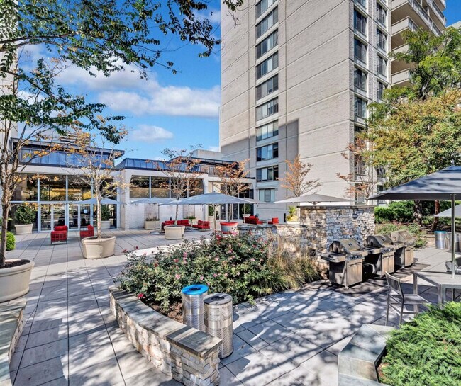 Foto del edificio - 2200a Crystal Dr