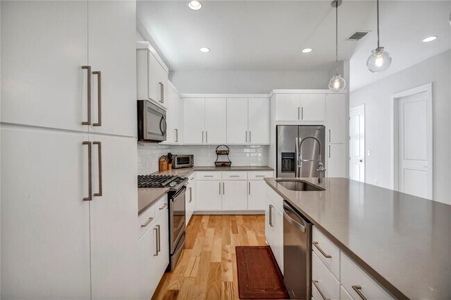 Building Photo - 6808 Cruz St