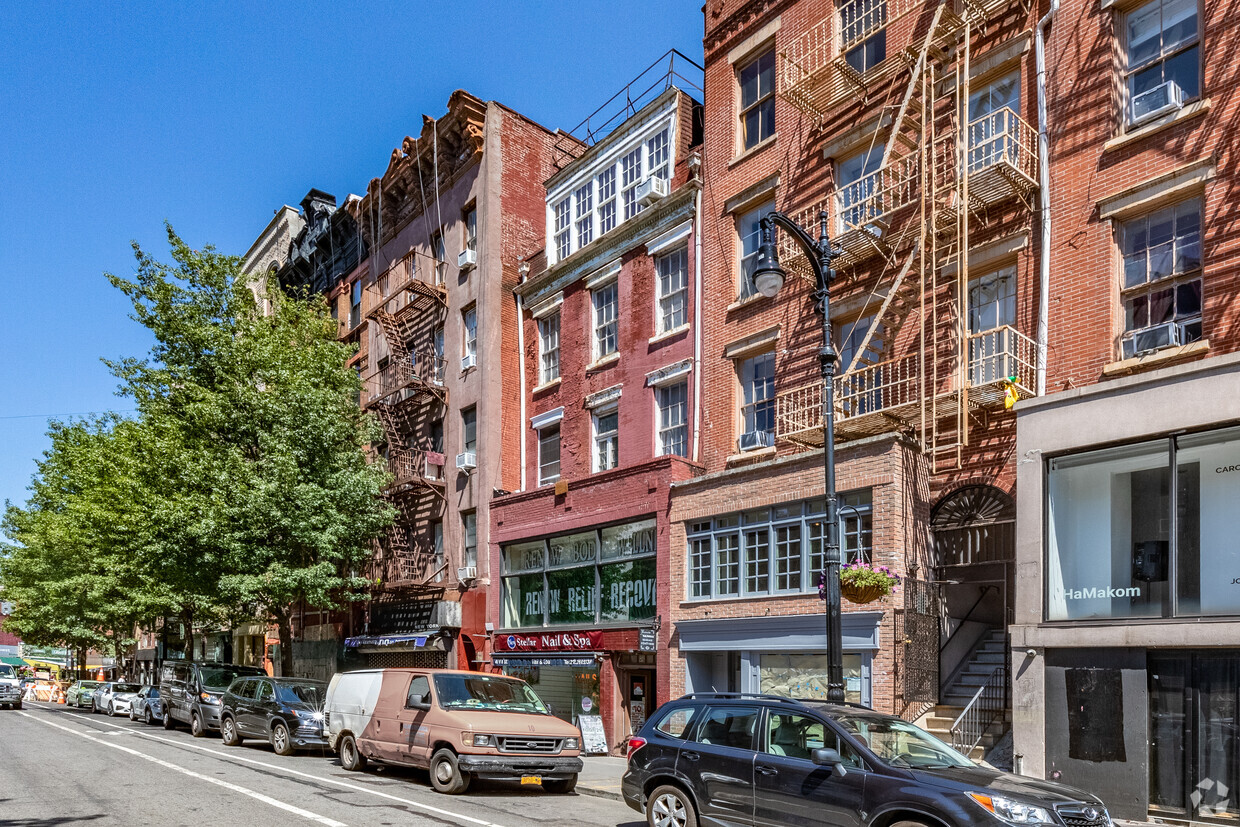 Primary Photo - 49 W 8th