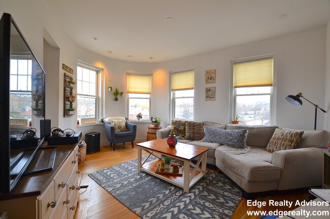 Photo - 5 Braemore Rd. Unit 17 Apartment