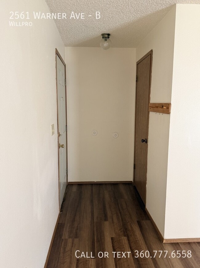 Foto del edificio - 2561 Warner Ave