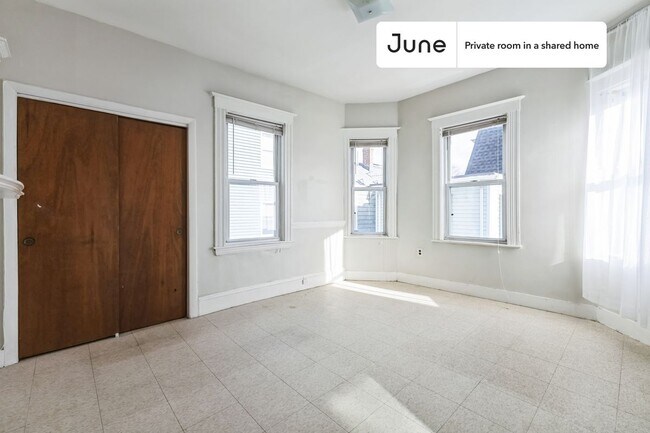 Foto del edificio - Room in Shared 5 bed/1 bath home