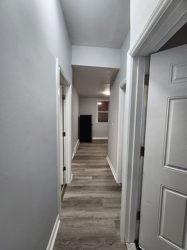 Building Photo - 123 Elm St