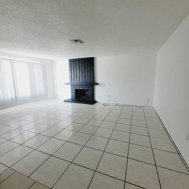 Building Photo - 4424 N 53rd Ln