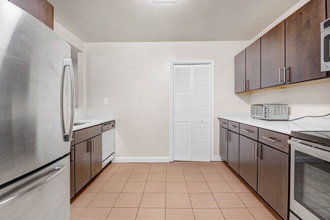 Foto del edificio - 650 D St SE